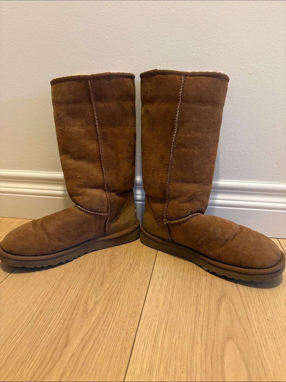 UGG Classic Tall Brown Suede Sheep Skin boot/slipper